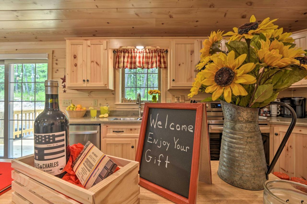 Upscale Cabin With Hot Tub And Deck In Wardensville! Exterior photo