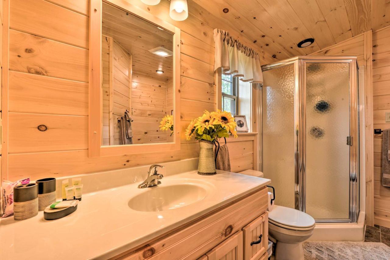 Upscale Cabin With Hot Tub And Deck In Wardensville! Exterior photo